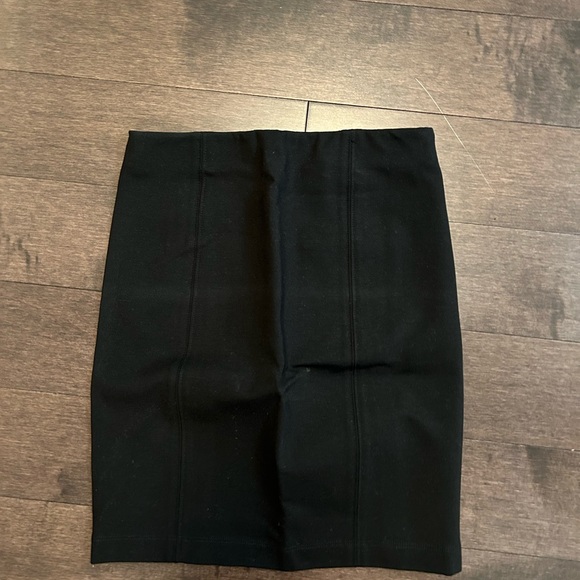Aritzia Dresses & Skirts - Aritzia Talula Pencil Skirt